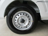 純正12インチスチールホイール(145/80R12-80/78N-LTタイヤ)2026年製造のタイヤ装着!