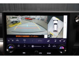 上から車両を見下ろしたような映像をナビゲーション画面に表示する「パノラミックビューモニター(床下透過表示機能付き)も搭載しています。