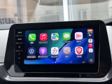 CarPlay接続時の画面です。対応するiPhoneのアプリや音楽などを車載ディスプレイから利用できます。