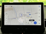 鮮明な画面で、目的地や音楽を楽しめます。使いやすいインターフェースで、運転中でもスムーズな操作が可能です。