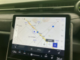 鮮明な表示で、運転中の視認性を高めます。スムーズな操作で、目的地までのルートを簡単に確認できます。