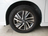 ■純正16インチのアルミホイールも装備!タイヤサイズは205/65R16です。【左右フロント/2023年20週 溝4mm。左右リヤ/2023年20週 溝5mm。】