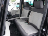 【運転席・助手席】座り心地の良い運転席・助手席です。長時間のドライブの疲れ軽減に貢献します。どうぞ快適なドライブを。