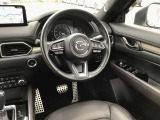運転席の前後上下傾き用のラチェットレバーがありますので、座席の位置を自由自在に調整できます!