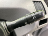 直感的な操作で、安全な車線変更をサポート。視認性の高いデザインで、周囲の車にも存在を知らせます。