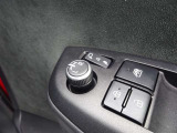 駐車時や狭い道でのすれ違い時に気を使うミラー。電動格納式ドアミラーはそんな時に便利です。