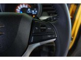 クルーズコントローラーも装備。運転席まわりには各種スイッチを使いやすく配置。操作しやすいコックピットです。