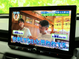 停車時にTV視聴が可能。ちょっとした休憩時間に、ご家族で楽しめるエンターテイメント機能が搭載されています。