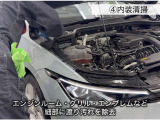 【久喜商品化センターのご紹介】エンジンルーム内をブラシを使って丁寧に洗浄します。