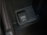 ◆12V電源ソケット◆スマートフォンの充電等にも便利な電源ソケット!使いやすい場所に装備されています。