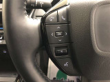 【ステアリングスイッチ】マルチインフォメーションディスプレイ内の表示切替や運転支援機能、オーディオなどの操作をステアリングから手を離さずに行うことができます。
