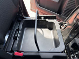 [助手席シートアンダーボックス]助手席の下にもスペース!あなたは何を入れますか^^