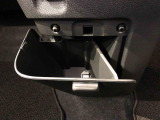 収納ボックスがついており便利に使用出来ます。