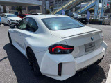 カー・ライフのさまざまなリスクのある状況を自動的に記録。運転中はもちろん駐車時まで、愛車とその周囲を監視・記録する基本機能に加え、Proにはその場で画像を確認できる液晶ディスプレイを搭載。