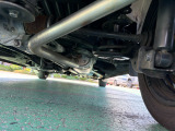 中古車という商品の特性上、下回りのサビやキズはございます。