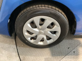 足元が整っていると、車全体がすっきりとした印象になります。丁寧に清掃を済ませており、気持ちよく乗り出せる状態です。まずは実車の雰囲気をご覧ください。