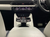 ワンアクションでスムーズな運転を支援する、エレクトリックギアセレクターに、パーキングブレーキは、電子制御パーキングブレーキです。