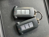 パワースライドドア&パワーバックドア対応スマートキー2個あります。