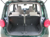 4名乗車時の荷室です。