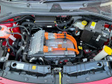 出力114kw(155ps)/5000rpm トルク235Nm/2000rpm 航続距離(WLTCモード)ハッチバック303km、カブリオレ294km バッテリー容量47kWh(カタログ値)