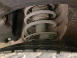 お車を安心してお乗りいただく為には、足回りの定期点検が欠かせません。サービスサポート(有償保証)では無料点検もご提供しており、安心のカーライフをお過ごしいただけるサポート体制が整っています。