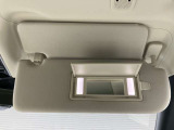 バニティミラー装備。