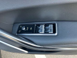 運転席ドア側に操作性の良いスイッチがあります。
