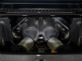 3.0L V6ツインターボと電動モーターが生み出す830馬力。Ferrari 296GTSは、圧倒的な加速と静寂を自在に操れる革新の一台です。