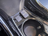 ドリンクホルダーが付いているので快適に運転できますね♪