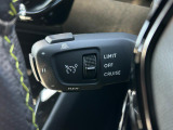 アクティブクルーズコントロール(ストップ&ゴー機能付) 前走車がいる場合はレーダーと車載カメラがその速度と距離を検知し自動制御によって適切な車間距離を保ちます。