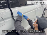 【久喜商品化センターのご紹介】ドアノブの隙間など機械が届かないところは手作業で磨きます。