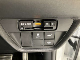 機能制御用のスイッチはステアリング右奥に集約されておりますので、運転の邪魔になりません!