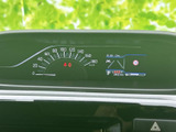 視認性の高いメーターデザイン。速度や燃料残量など、運転に必要な情報を一目で確認できます。シンプルで分かりやすい表示が特徴です。