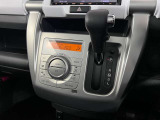 操作が簡単なシフトレバーですのでストレスなく運転が出来ますよ!