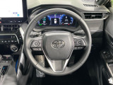 インテリアに合わせたデザインのステアリングは、運転される方のことも考え、運転しやすい形状、大きさです。是非一度、実際に触ってお確かめください。