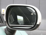 ブラインドスポットモニター搭載!自車後方の死角に入った車を検知すると、サイドミラーにある三角形マークがオレンジ色に点灯します!