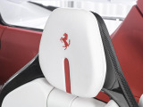 スペシャルステッチ(Rosso)が細部まで丁寧に仕立てられています。