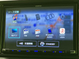 停車時に、エンターテイメントを楽しむことができます。長時間の移動の待ち時間も、快適に過ごせる工夫が施されています。