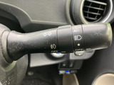 操作しやすい位置に配置されたウインカーレバー。スムーズな操作で、安全な車線変更をサポートします。