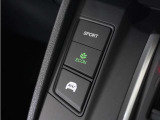 【EVスイッチ】静かに走りたい時に。ONにするとバッテリーからの電力を使い、モーターだけで走行。住宅街の走行でエンジン音を控えたい時などに便利です♪