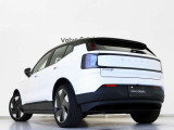 Volvo Cars appで車にリモートアクセスして、空調機能の操作や車の施錠・開錠、ソフトウェア更新などが可能です。エアコンやシートヒーターを操作して、出発前に車内を快適な温度に整えられます。