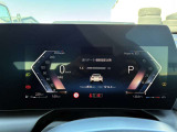 スタイリッシュなデザインのメーターパネルです。速度のみならず、燃料の残量、走行距離など多機能でとっても見やすいパネルになっております。