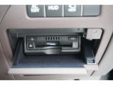 広がる運転支援サービスETC2.0搭載。全国の高速道路に設置されたITSスポットと双方向通信を図り、広域な道路交通情報や安全運転をサポートする情報を得て、音声やナビ画面上にタイムリーにお知らせします。