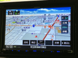 詳細な地図情報が表示され、スムーズなナビゲーションをサポート。渋滞情報なども確認でき、効率的なルート選択が可能です。