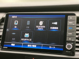 多彩なソースからお好みの音楽を楽しめます。スマートフォン連携も可能で、カーライフを豊かに彩ります。