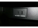 AC100V、1500Wのコンセントを車内に設置。アウトドアや駐車場で野外のコンセントとして利用できます。また、停電などの非常時にも使える便利な機能です!