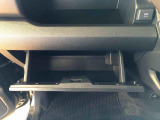 よく使うものが手を伸ばせばすぐ届く、機能面で充実した収納。