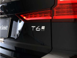 ワンペダルドライブとAWDが、V60 plug-in hybridの俊敏なパフォーマンスの源です。リラックスしたまま、なめらかで力強いパワーフィールをご堪能ください。