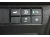 ホンダセンシングが装備されています。アダプティブレーダークルーズやレーンキープアシスト、車線逸脱防止機能なども備えていて、ロングドライブも快適で安全にお楽しみいただけます。