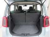 4名乗車時の荷室です。